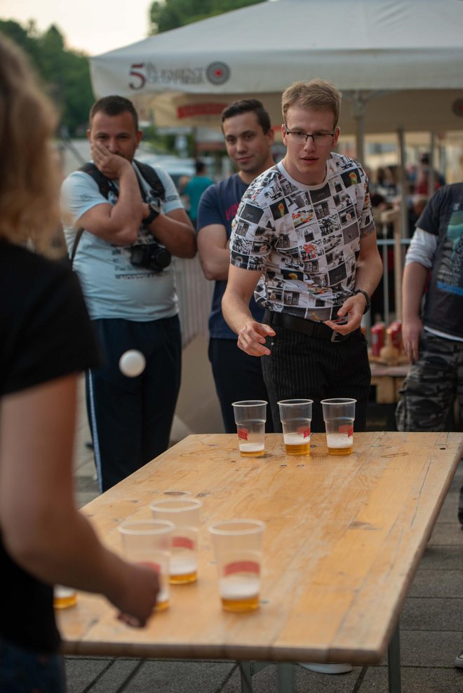 Dani piva u Daruvaru imaju i brojne dodatne zabavne sadržaje, poput natjecanja u pivskom pongu/Foto: Predrag Uskoković/Grad Daruvar