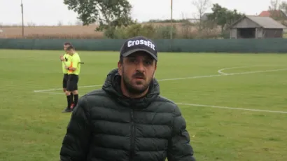 Trenutak kada gostujući trener Čiković napu&scaron;ta teren