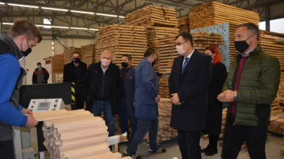 Ravnatelj Suvenir Arbora Alen Ba&scaron;čevan u razgovoru sa županom Damirom Bajsom u prostorijama Suvenir Arbora