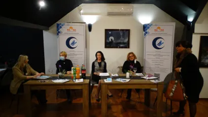 Ravnateljica Razvojne agencije Daruvar Danica Cetin Pajer, zamjenica gradonačelnika Vanda Cegledi, zamjenica župana iz redova pripadnika če&scaron;ke nacionalne manjine Tanja Novotni Golubić, konzultantica za EU fondove Sanja Bogdan Pavlović i moderatorica okruglog stola Vlatka Babić, glavna urednica Radio Daruvara