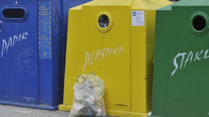 Kontejneri za odvajanje različitih vrsta otpada / Foto: Cropix
