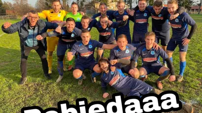 Ekipa Kamen Sirača slavi titulu jesenskog prvaka nakon visoke gostujuće pobjede od 0:6/Foto: NK Kamen Sirač