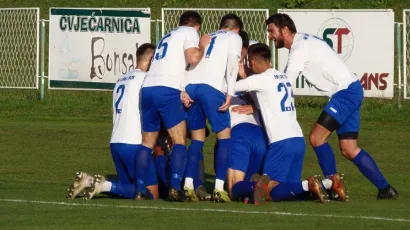 Nogometa&scaron;i Lipika 1925 slave postignuti gol/Foto: Lipik 1925