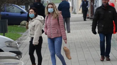 Daruvarčani na javnim povr&scaron;inama &scaron;etaju s maskama/Foto: Nikica Puhalo