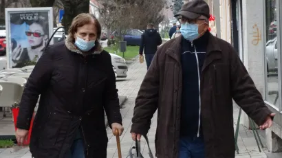 Daruvarčani na javnim povr&scaron;inama &scaron;etaju s maskama/Foto: Nikica Puhalo