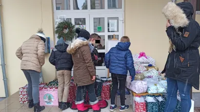 Djeca se vesele darovima koje su im omogućili dobri ljudi iz cijele Hrvatske/Foto: MojPortal.hr