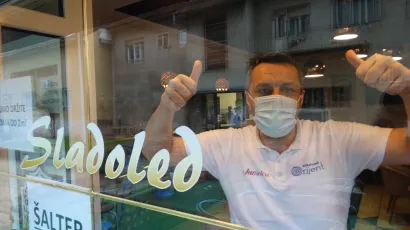 Faruk Demiri, najbolji burek majstor u Hrvatskoj dobio je dozvolu da isporučuje burek "to go" kroz prozorčić, no promet mu je svejedno pao / Foto: Nikica Puhalo