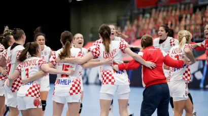 Na&scaron;e rukometa&scaron;ice gaze sve pred sobom i ispisuju prekrasnu rukometnu priču/Foto: Jozo Cabraja/kolektiff/ HRS