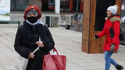 Stanovnici Daruvara nose maske i na otvorenom kako bi spriječili &scaron;irenje zaraze/Foto: MojPortal.hr