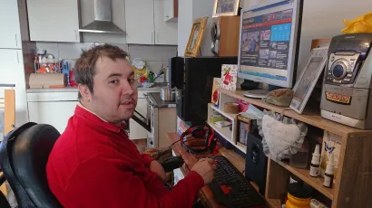 Mariju u surfanju pomaže njegov križni odvijač, a redoviti je posjetitelj stranice MojPortal.hr/Foto: Mario Barać