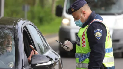 Za ulazak i izlazak s područja županije potrebno je
imati propusnice koje kroz sustav e-Propusnica izdavaju zaduženi županijski Stožeri, a one će se izdavati prema mjestu prebivali&scaron;ta fizičke osobe ili njenog stalnog boravi&scaron;ta / Foto: Željko Hajdinjak/CROPIX