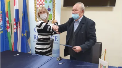 Zamjenica župana Bojana Hribljan potpisala je ugovore s predstvanicima Udruga umirovljenika / Foto: BBŽ