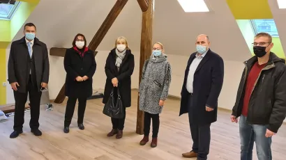 Nakon sastanka na kojemu su se rekapitulirali dosada&scaron;nji projekti, Slavomir Goga obi&scaron;ao je netom zavr&scaron;ene radove na uređenju Jednote, zavr&scaron;ene radove na rekonstrukciji i dogradnji Če&scaron;kog dječjeg vrtića Ferda Mravenec i Če&scaron;ke osnovne &scaron;kole Jan Amos Komensky u Daruvaru/Foto: Vladimir Bilek