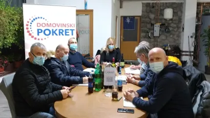 Članovi predsjedni&scaron;tva županijske podružnice Domovinskog pokreta na sastanku u Lipiku/Foto: privatni album