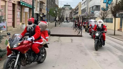Članovi bjelovarskog Moto kluba White City Riders čak ni ove lude 2020. godine nisu odustali od svog tradicionalnog darivanja djece/Foto: Facebook/MK White City Riders