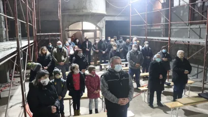 Polnoćka u crkvi sv. Jurja Mučenika održala se 24. prosinca ne&scaron;to prije ponoći, a svačanu misu je predvodio vlč. Roko Ivanović/Foto: Compas.hr