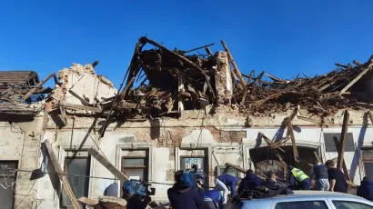 Sredi&scaron;te Petrinje potpuno je razru&scaron;eno, a jo&scaron; traje potraga za stradalim osobama / Foto: Tena &Scaron;arčević/Cropix