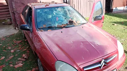 Automobil na kojega je pao dio zida obiteljske kuće/Foto: Deni Marčinković