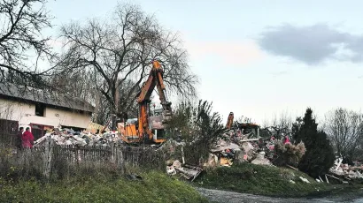 Obiteljska kuća u Majskim Poljanama kod Gline u kojoj su u potresu život izgubili otac i sin/Foto: Damir Krajač/Cropix