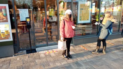Bjelovarčanka Sara Zupčić bila je prvi kupac u novootvorenom McDonald'su u Bjelovaru/Foto: Deni Marčinković