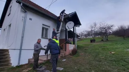 Pakrački i lipički poduzetnici, obrtnici i radnici sanirali su kuće u naseljima oko Petrinje koje su o&scaron;tećene u stravičnom potresu/Foto: Matko Pečanić/ Facebook