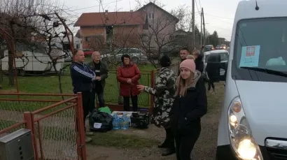 Neki su ljudi u subotu prvi put dobili pomoć i to upravo od volontera Caritasa Župe sv. Antuna Padovanskog iz Bjelovara nekim su ljud