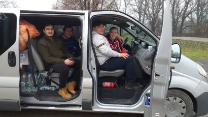 Članovi Mladeži HDZ-a s kombijem punim humanitarne pomoći odlaze put Petrinje i okolnih mjesta/Foto: HDZ Bjelovar