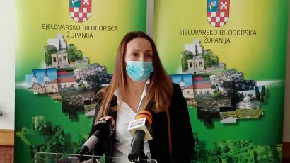 Vlasnica piterije Zvrk Mira Rajić bavi se proizvodnjom
tradicionalnih domaćih proizvoda od tijesta poput &scaron;trukli, bureka, pita i kruha ispod peke/Foto: Deni Marčinković