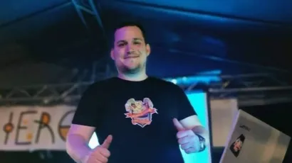 Bjelovarčanin Dario Her&scaron;ak osvojio je prestižnu titulu najboljeg konobara grada Varaždina jer ga svi tamo obožavaju/Foto: Privatni album