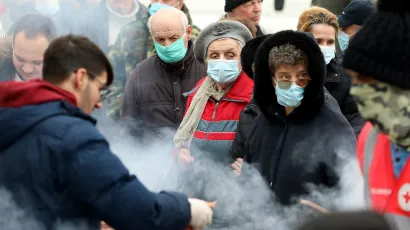 Podjela toplog obroka za stradale u potresu u Petrinji/Foto: Damjan Tadić/CROPIX