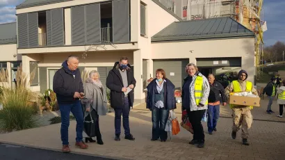 Načelnik Općine Velika Pisanica Fredi Pali, Vesna Kaslinger, Dubravka Vukoja, velečasni Damir Ceković i volonterka iz Petrinje Marija Zaloker/Foto: Dubravka Vukoja
