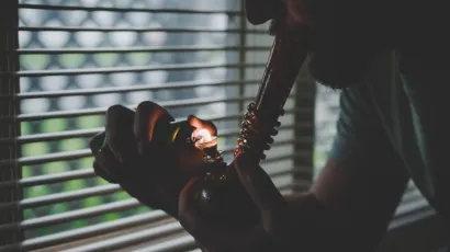 Policija je u kući u kojoj mladić iz Lipika prona&scaron;li i bong/Foto: Unsplash