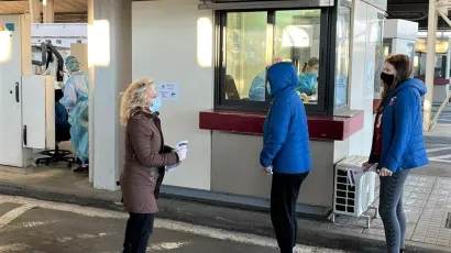 Na granici ih je osim hladnoće dočekalo i iznenađenje - testiranje na covid-19 iako su već bile testirane neposredno prije puta/ Foto: Privatni album