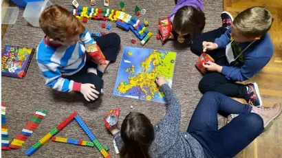 Djeca iz potresom pogođenih područja igraju se u prostorijama Crvenog križa Daruvar/Foto: Irena &Scaron;ulentić