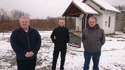 Josip Cah iz Lipika, Darko Mercluft iz Pakraca i Josip Straga iz Lipika snimljeni točno 29 godina nakon razmjene/Foto: Mario Barać