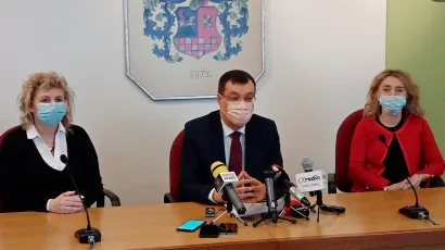 Nata&scaron;a Vibiral, voditeljica Stručnog vijeća ravnatelja srednjih &scaron;kola BBŽ, župan Damir Bajs i Ivana Hanić, voditeljica Stručnog vijeća ravnatelja osnovnih &scaron;kola BBŽ/Foto: Deni Marčinković