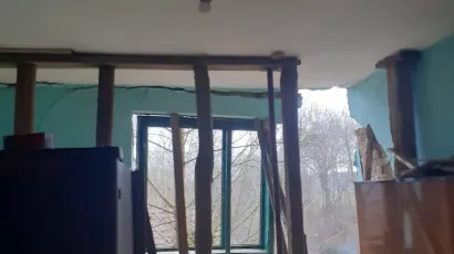 O&scaron;tećene stropove poduprli su s gredama kako se ne bi uru&scaron;ili/Foto: Općina Đulovac