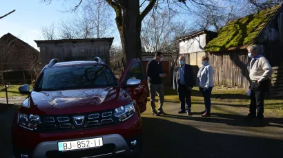 Nakon &scaron;to je župan Damir Bajs pro&scaron;li tjedan uručio ključeve novog auta članovima udruge iz Velikog Grđevca, danas je to isto učinio u Velikom Trojstvu/Foto:BBŽ