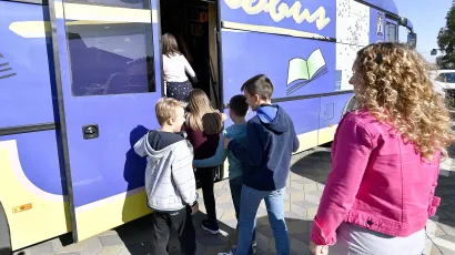 Ovako to izgleda kada bibliobus razvozi knjige/Foto: Ronald Gor&scaron;ić/CROPIX (ilustracija)
