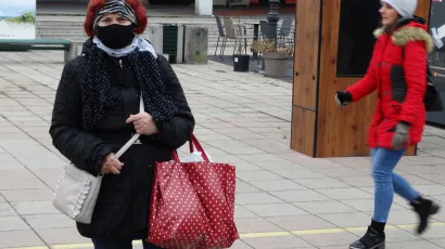 Stanovnici Daruvara nose maske i na otvorenom kako bi spriječili &scaron;irenje zaraze/Foto: MojPortal.hr