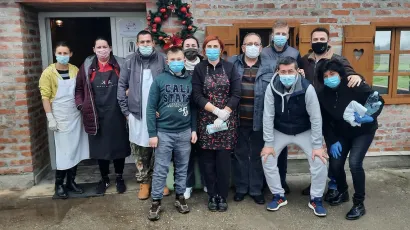 Volonteri tijekom akcije ispred restorana "Kod Bake" / Foto: Privatni album