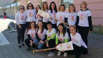Bjelovarske Sparte na gradskom korzu održale su akciju "Dosta je depresije i strave, svratite na kolač i &scaron;alicu kave"/ Foto: Sparte Bjelovar