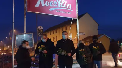 Članovi HSLS-a isored ulaza u Koestlin/ Foto: HSLS