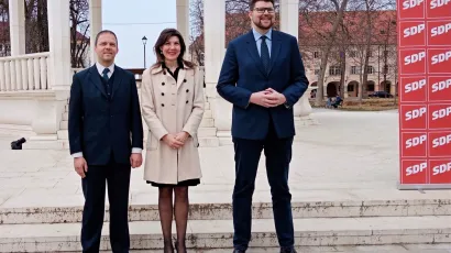 Miroslav Bažant, kandidat za zamjenika županice, Sandra Frčo, kandidatkinja za županicu i Peđa Grbin, predsjednik SDP-a/Foto: Deni Marčinković