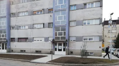 Ispred zgrade na trgu Franje Tuđmana osvanuo je novi nogostup/Foto: Darkom