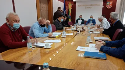 U maloj vijećnici BBŽ-a danas je održana sjednica Izvr&scaron;nog odbora &Scaron;portske zajednice BBŽ, na kojoj je uz članove IO sudjelovao i župan Damir Bajs/ Foto: Deni Marčinković