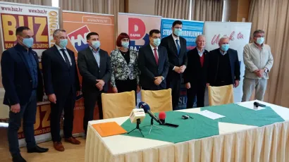 Predsrag &Scaron;tromar, Damir Bajs i Stjepan Čuraj s predsjednicima županijskih organizacija stranka koje čine koaliciju te članovima HNS-a/Foto: Deni Marčinković
