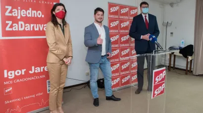 Kandidatkinja SDP-a za županicu BBŽ-a, Sandra Frčo, kandidat za gradonačelnika Daruvara Igor Jare&scaron; i prvi čovjek SDP-a Peđa Grbin/Foto: Predrag Uskoković