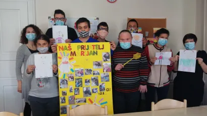 Članovi udruge izradili plakat &bdquo;Na&scaron; prijatelj Marijan&ldquo; /Foto: Udruga "Korak dalje"