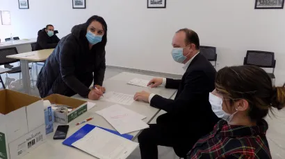 Gradonačelnik Gare&scaron;nice potpisuje ugovore s mladim obiteljima s područja Gare&scaron;nice/Foto: Krugoval Gare&scaron;nica